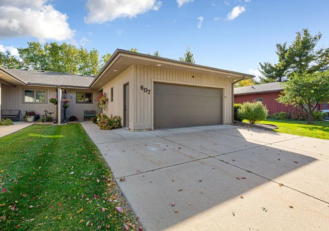 Photo 1 of Townhouse for sale at 607 Zanmiller Dr, Northfield, MN 55057 | MLS# 7158054 | Listing updated on 2026-10-19