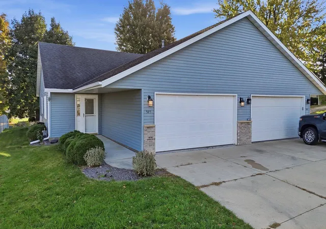 Photo 1 of Single family home for sale at 585 Zumbrota Ave, Zumbrota, MN 55992 | MLS# 7158064 | Listing updated on 2026-10-13