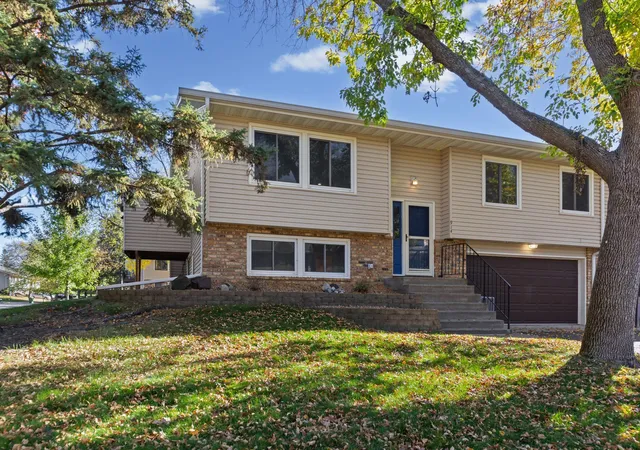 Photo 3 of Single family home for sale at 914 94th Avenue NE, Minneapolis, MN 55434 | MLS# 7158072 | Listing updated on 2026-10-23