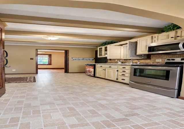 Photo 3 of Single family home for sale at 430 Highland Rd, Willmar, MN 56201 | MLS# 7158096 | Listing updated on 2026-10-23