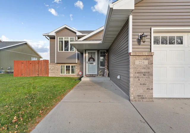 Photo 3 of Single family home for sale at 224 Creekside Dr, Eagle Lake, MN 56024 | MLS# 7158104 | Listing updated on 2026-10-22