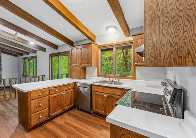 Photo 4 of Single family home for sale at 1335 Ches Mar Ln, Saint Paul, MN 55123 | MLS# 7158112 | Listing updated on 2026-10-10