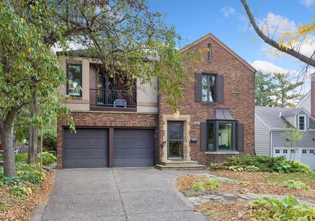 Photo 1 of Single family home for sale at 1384 Como Blvd E, Saint Paul, MN 55117 | MLS# 7158118 | Listing updated on 2026-10-23