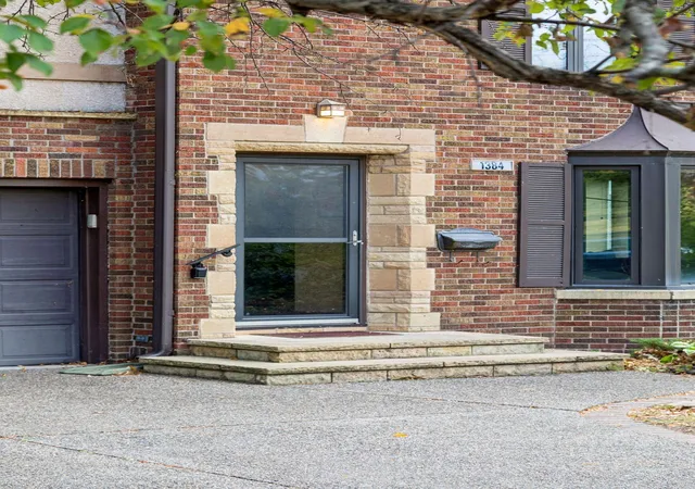 Photo 2 of Single family home for sale at 1384 Como Blvd E, Saint Paul, MN 55117 | MLS# 7158118 | Listing updated on 2026-10-23