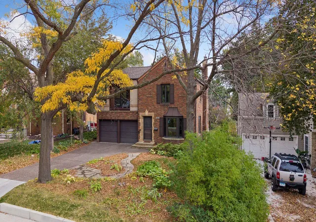 Photo 3 of Single family home for sale at 1384 Como Blvd E, Saint Paul, MN 55117 | MLS# 7158118 | Listing updated on 2026-10-23
