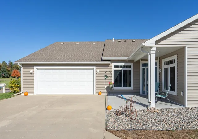 Photo 3 of Townhouse for sale at 12802 Vintage Cir, Staples, MN 56479 | MLS# 7158141 | Listing updated on 2026-10-10