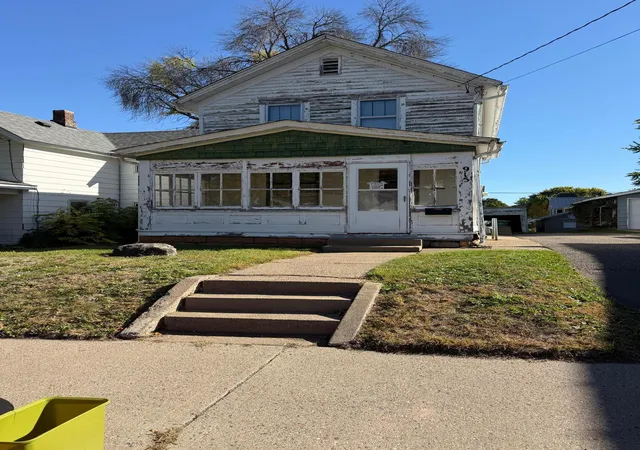 Single family home for sale at 915 4th Street S, Stillwater, MN 55082 | MLS# 7158156