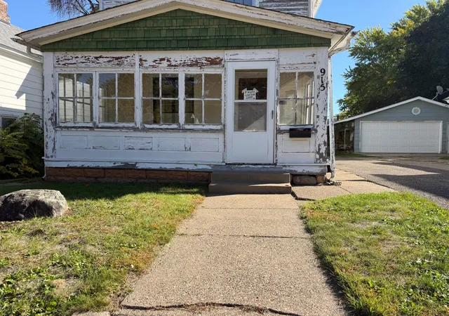Photo 1 of Single family home for sale at 915 4th Street S, Stillwater, MN 55082 | MLS# 7158156 | Listing updated on 2026-10-10