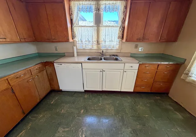 Photo 3 of Single family home for sale at 915 4th Street S, Stillwater, MN 55082 | MLS# 7158156 | Listing updated on 2026-10-10