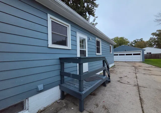 Photo 3 of Single family home for sale at 113 S 7th Avenue, Albert Lea, MN 56007 | MLS# 7158174 | Listing updated on 2026-10-10