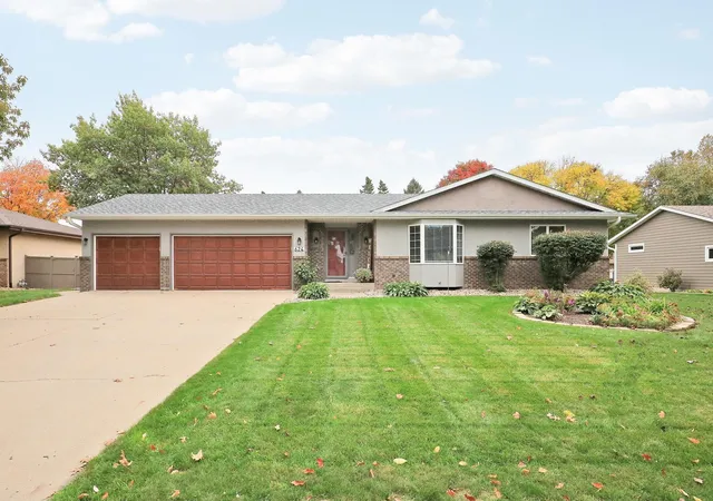 Photo 1 of Single family home for sale at 624 Hennes Ave, Shakopee, MN 55379 | MLS# 7158194 | Listing updated on 2026-10-22