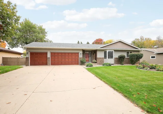 Photo 3 of Single family home for sale at 624 Hennes Ave, Shakopee, MN 55379 | MLS# 7158194 | Listing updated on 2026-10-22