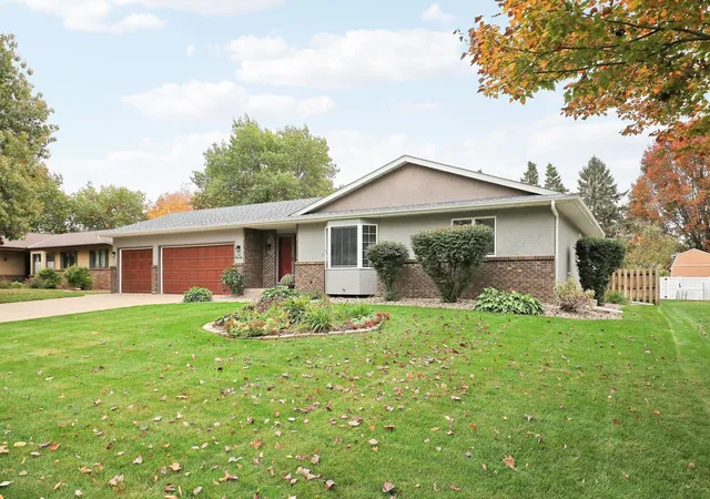 Photo 4 of Single family home for sale at 624 Hennes Ave, Shakopee, MN 55379 | MLS# 7158194 | Listing updated on 2026-10-22
