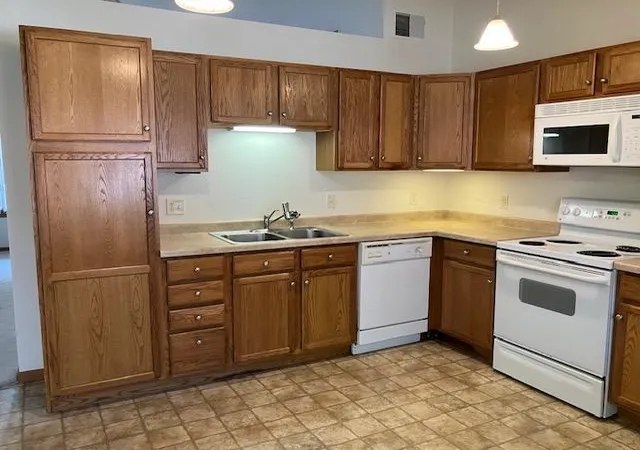 Photo 3 of Townhouse for sale at 1608 NE 4th Street, Waseca, MN 56093 | MLS# 7158195 | Listing updated on 2026-10-13