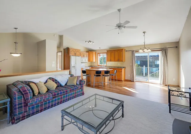 Photo 3 of Single family home for sale at 890 Newport Ave, Shakopee, MN 55379 | MLS# 7158197 | Listing updated on 2026-10-10