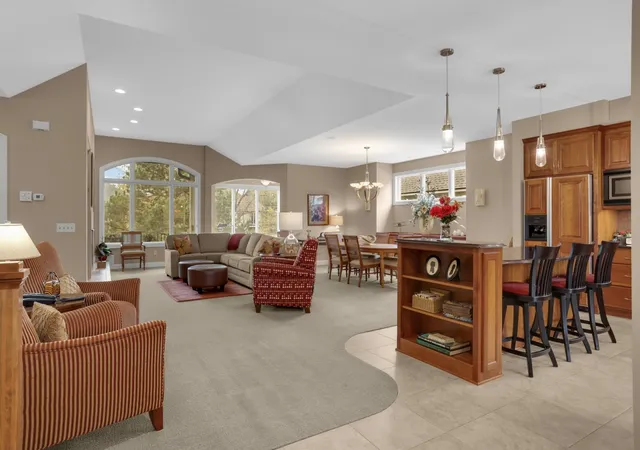 Photo 2 of Townhouse for sale at 124 Stonebridge Rd, Saint Paul, MN 55118 | MLS# 7158199 | Listing updated on 2026-10-18