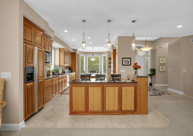 Photo 3 of Townhouse for sale at 124 Stonebridge Rd, Saint Paul, MN 55118 | MLS# 7158199 | Listing updated on 2026-10-18