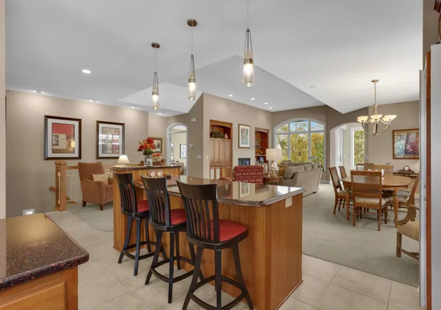 Photo 4 of Townhouse for sale at 124 Stonebridge Rd, Saint Paul, MN 55118 | MLS# 7158199 | Listing updated on 2026-10-18