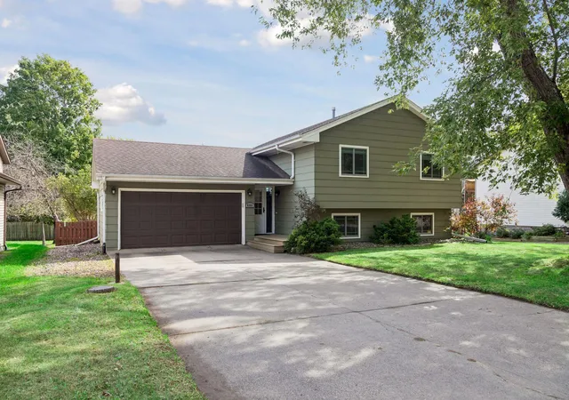 Photo 1 of Single family home for sale at 6364 Crosby Ave, Inver Grove Heights, MN 55076 | MLS# 7158206 | Listing updated on 2026-10-10