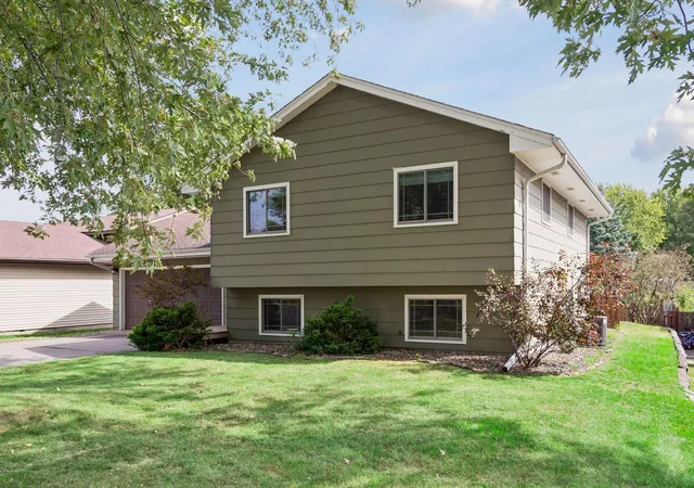 Photo 2 of Single family home for sale at 6364 Crosby Ave, Inver Grove Heights, MN 55076 | MLS# 7158206 | Listing updated on 2026-10-10