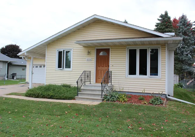 Photo 2 of Single family home for sale at 220 3rd Avenue Ne, Plainview, MN 55964 | MLS# 7158219 | Listing updated on 2026-10-23