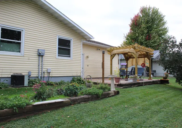 Photo 3 of Single family home for sale at 220 3rd Avenue Ne, Plainview, MN 55964 | MLS# 7158219 | Listing updated on 2026-10-23