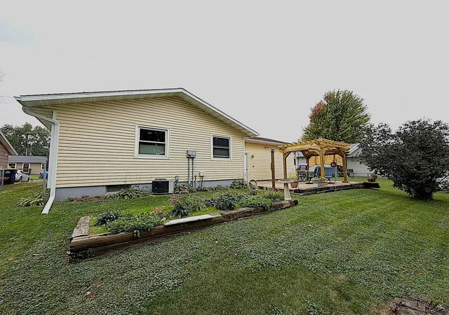 Photo 3 of Single family home for sale at 220 3rd Avenue NE, Plainview, MN 55964 | MLS# 7158219 | Listing updated on 2026-10-23