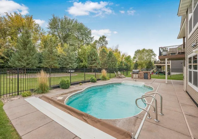 Photo 4 of Single family home for sale at 1541 Belmont Ave NW, Shakopee, MN 55379 | MLS# 7158229 | Listing updated on 2026-10-10