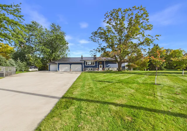 Photo 4 of Single family home for sale at 44538 Saukview Dr, Sauk Centre, MN 56378 | MLS# 7158230 | Listing updated on 2026-10-22