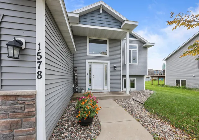 Photo 2 of Single family home for sale at 1578 18th Street Ne, Sauk Rapids, MN 56379 | MLS# 7158248 | Listing updated on 2026-10-10