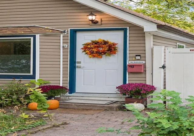 Photo 1 of Single family home for sale at 41 King St E, Saint Paul, MN 55107 | MLS# 7158267 | Listing updated on 2026-10-16