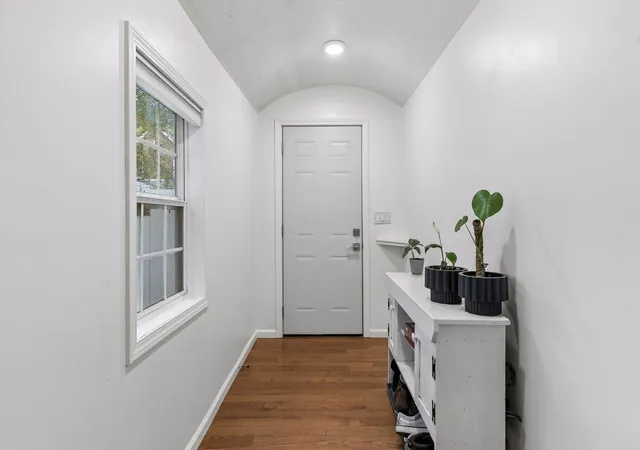 Photo 2 of Single family home for sale at 41 King St E, Saint Paul, MN 55107 | MLS# 7158267 | Listing updated on 2026-10-16