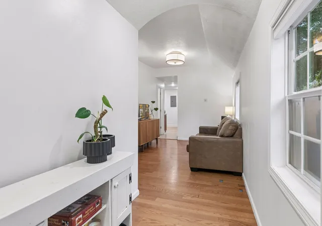 Photo 3 of Single family home for sale at 41 King St E, Saint Paul, MN 55107 | MLS# 7158267 | Listing updated on 2026-10-16