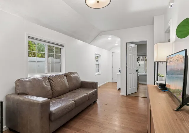 Photo 4 of Single family home for sale at 41 King St E, Saint Paul, MN 55107 | MLS# 7158267 | Listing updated on 2026-10-16