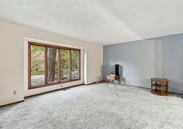 Photo 4 of Sale Pending at 313 Brandywine Dr, Burnsville, MN 55337 | MLS# 7158277 | Listing updated on 2026-10-19