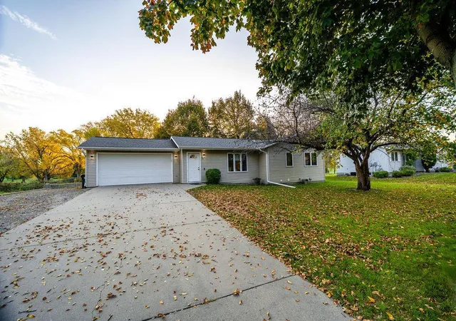 Photo 2 of Sale Pending at 801 19th Street Se, Willmar, MN 56201 | MLS# 7158279 | Listing updated on 2026-10-21