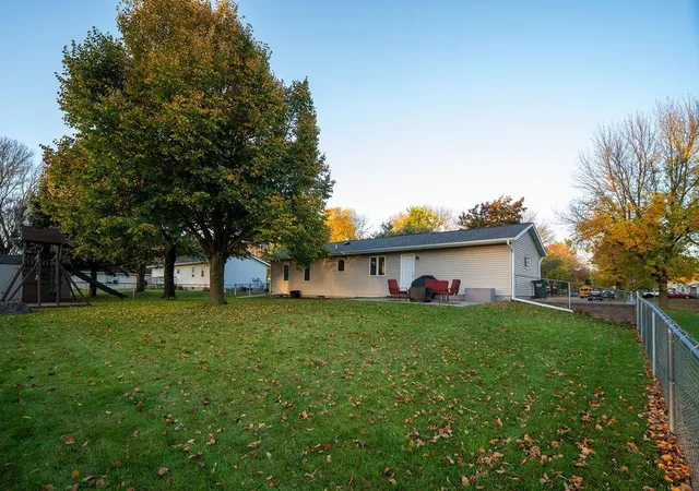 Photo 3 of Sale Pending at 801 19th Street SE, Willmar, MN 56201 | MLS# 7158279 | Listing updated on 2026-10-21