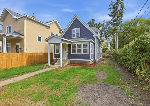 Photo 3 of Single family home for sale at 2533 Cedar Ave S, Minneapolis, MN 55404 | MLS# 7158281 | Listing updated on 2026-10-19
