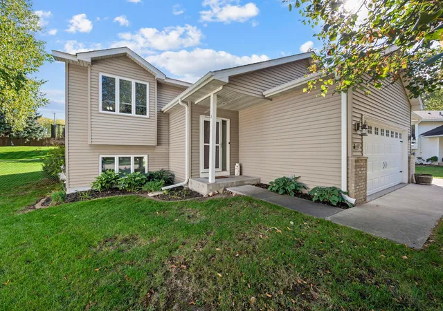Photo 2 of Single family home for sale at 6982 Carlyle Rd, Saint Paul, MN 55125 | MLS# 7158282 | Listing updated on 2026-10-21