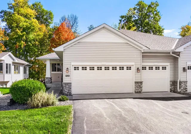 Photo 3 of Single family home for sale at 9224 Blackoaks Ln N, Maple Grove, MN 55311 | MLS# 7158285 | Listing updated on 2026-10-23