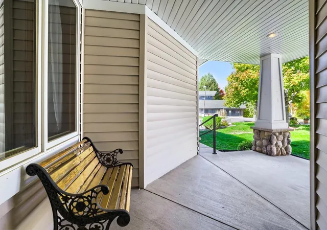 Photo 3 of Single family home for sale at 9224 Blackoaks Ln N, Maple Grove, MN 55311 | MLS# 7158285 | Listing updated on 2026-10-23