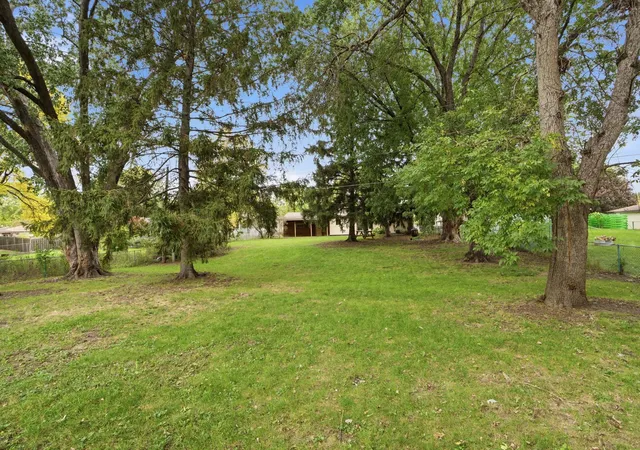 Photo 3 of Sale Pending at 2026 Jade Ln, Saint Paul, MN 55122 | MLS# 7158290 | Listing updated on 2026-10-20