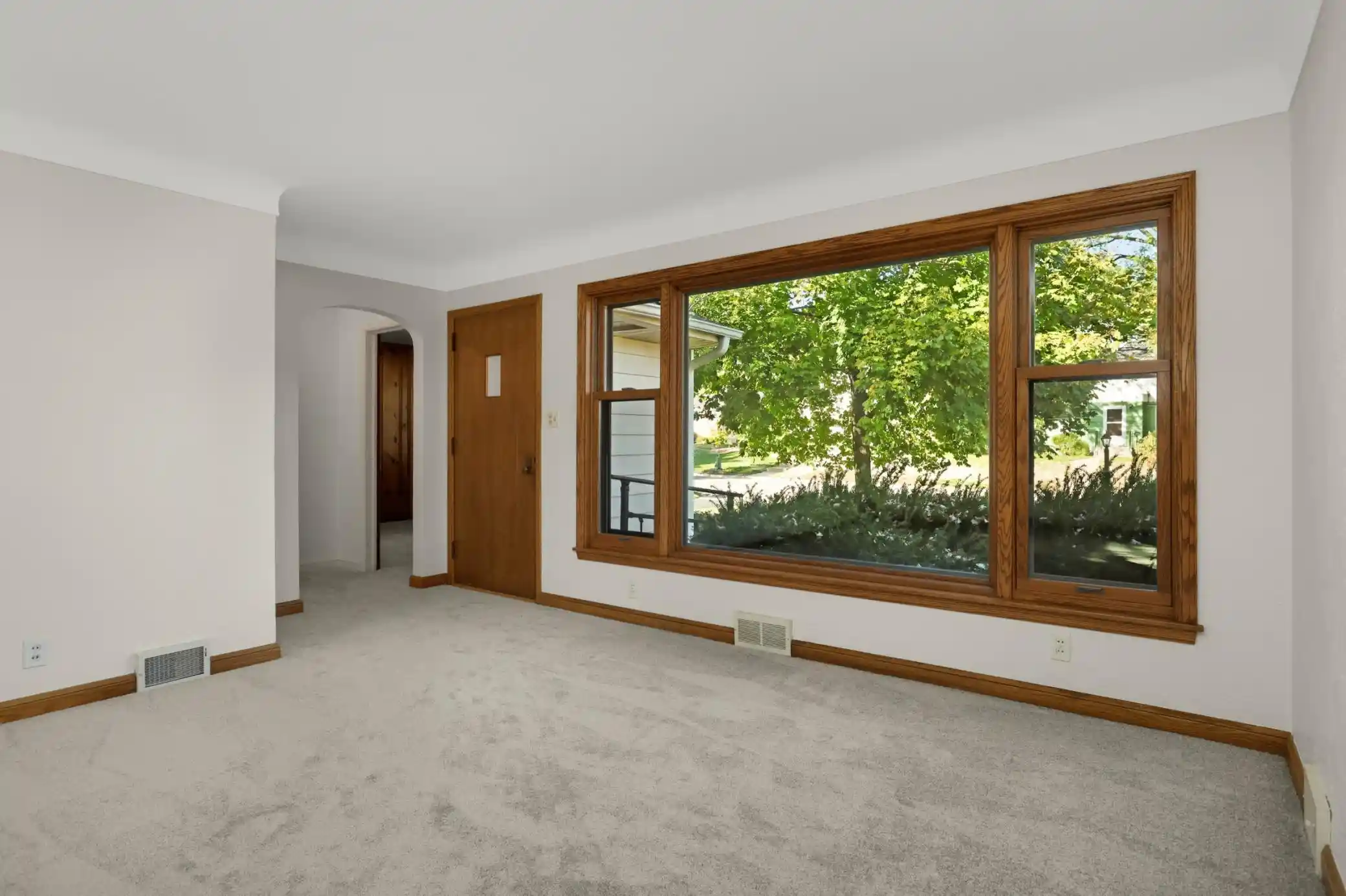 Photo 1 of Single family home for sale at 1208 Hoyt Ave E, Saint Paul, MN 55106 | MLS# 7158297 | Listing updated on 2026-10-23