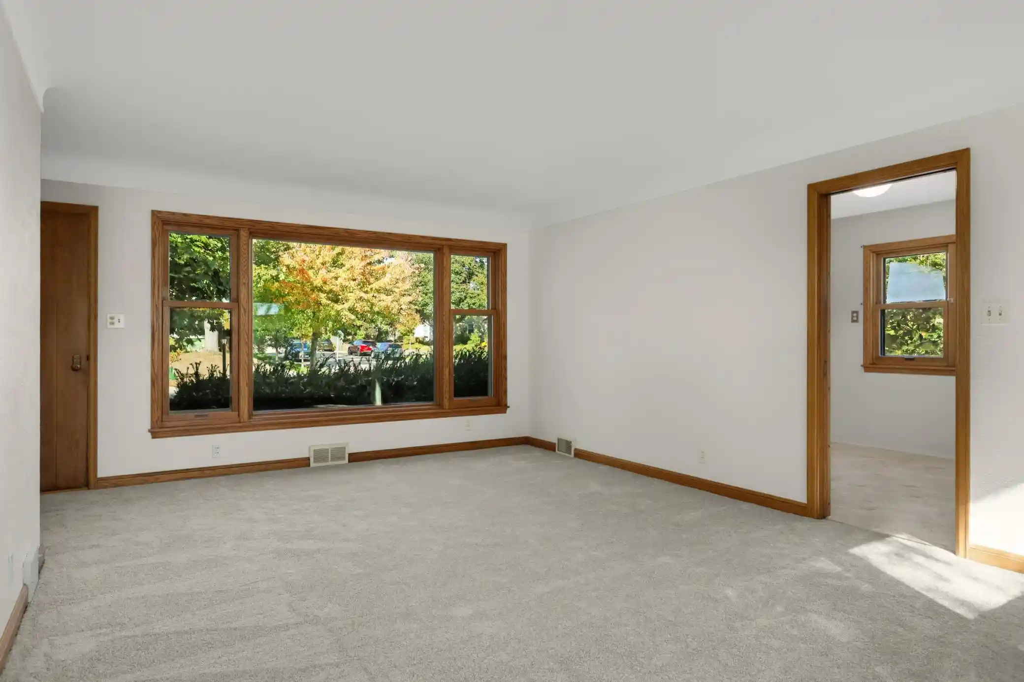 Photo 2 of Single family home for sale at 1208 Hoyt Ave E, Saint Paul, MN 55106 | MLS# 7158297 | Listing updated on 2026-10-23