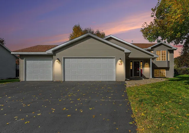 Photo 1 of Single family home for sale at 917 Sellards Dr, Dassel, MN 55325 | MLS# 7158302 | Listing updated on 2026-10-20