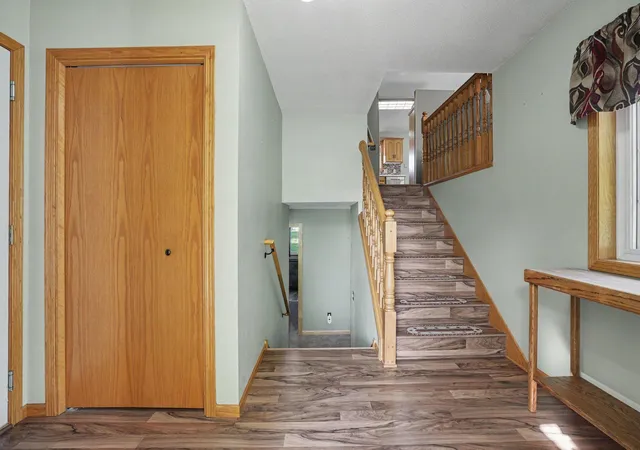 Photo 2 of Single family home for sale at 917 Sellards Dr, Dassel, MN 55325 | MLS# 7158302 | Listing updated on 2026-10-20