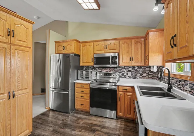 Photo 4 of Single family home for sale at 917 Sellards Dr, Dassel, MN 55325 | MLS# 7158302 | Listing updated on 2026-10-20