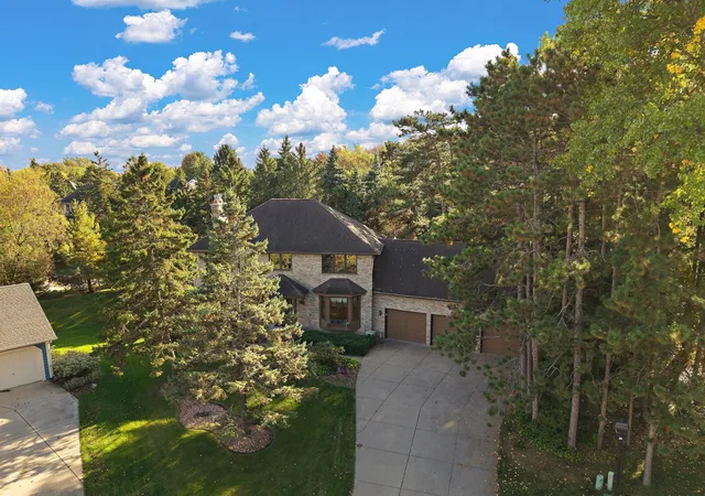Photo 3 of Single family home for sale at 1289 Donegal Bay, Saint Paul, MN 55125 | MLS# 7158305 | Listing updated on 2026-10-10