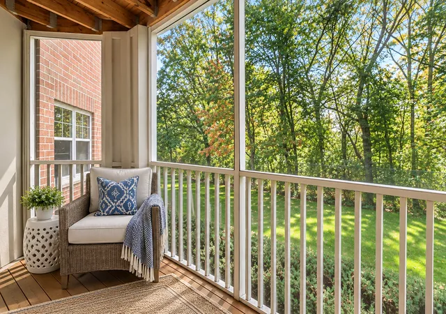 Listing Photo 5 - Condo for sale in building located at 935 Ferndale St N, Maplewood, MN 55119 - Unit #117