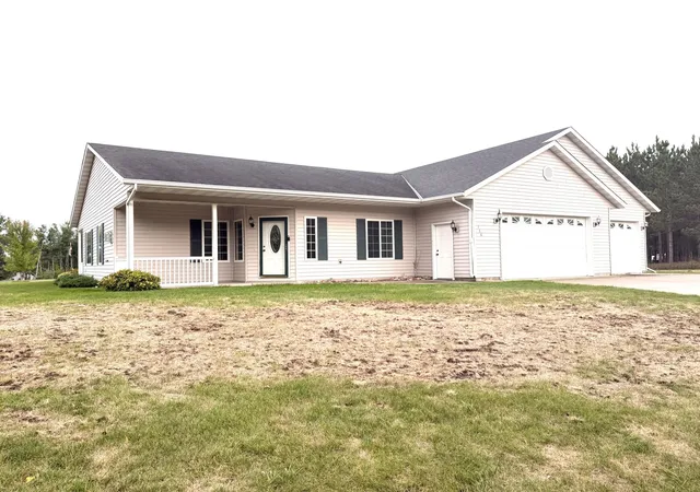 Photo 1 of Single family home for sale at 386 Lake Ave Ne, Clearbrook, MN 56634 | MLS# 7158335 | Listing updated on 2026-10-10